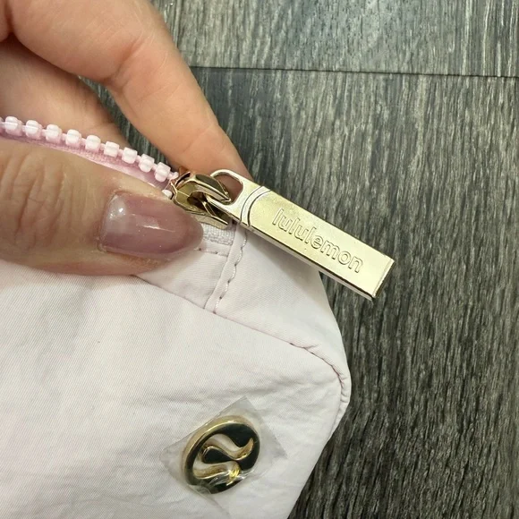 SOLD NWT Lululemon Everywhere Belt Bag in Blissful Pink 1L - Picture 3 of 7